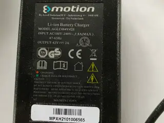 Lader til elcykel batteri.