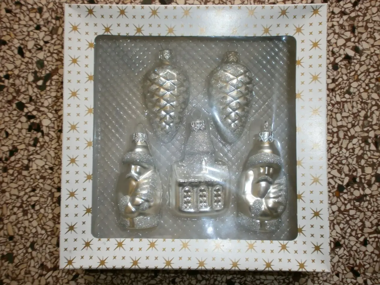 Billede 1 - Julekugler/Julefigurer med sølvglimmer