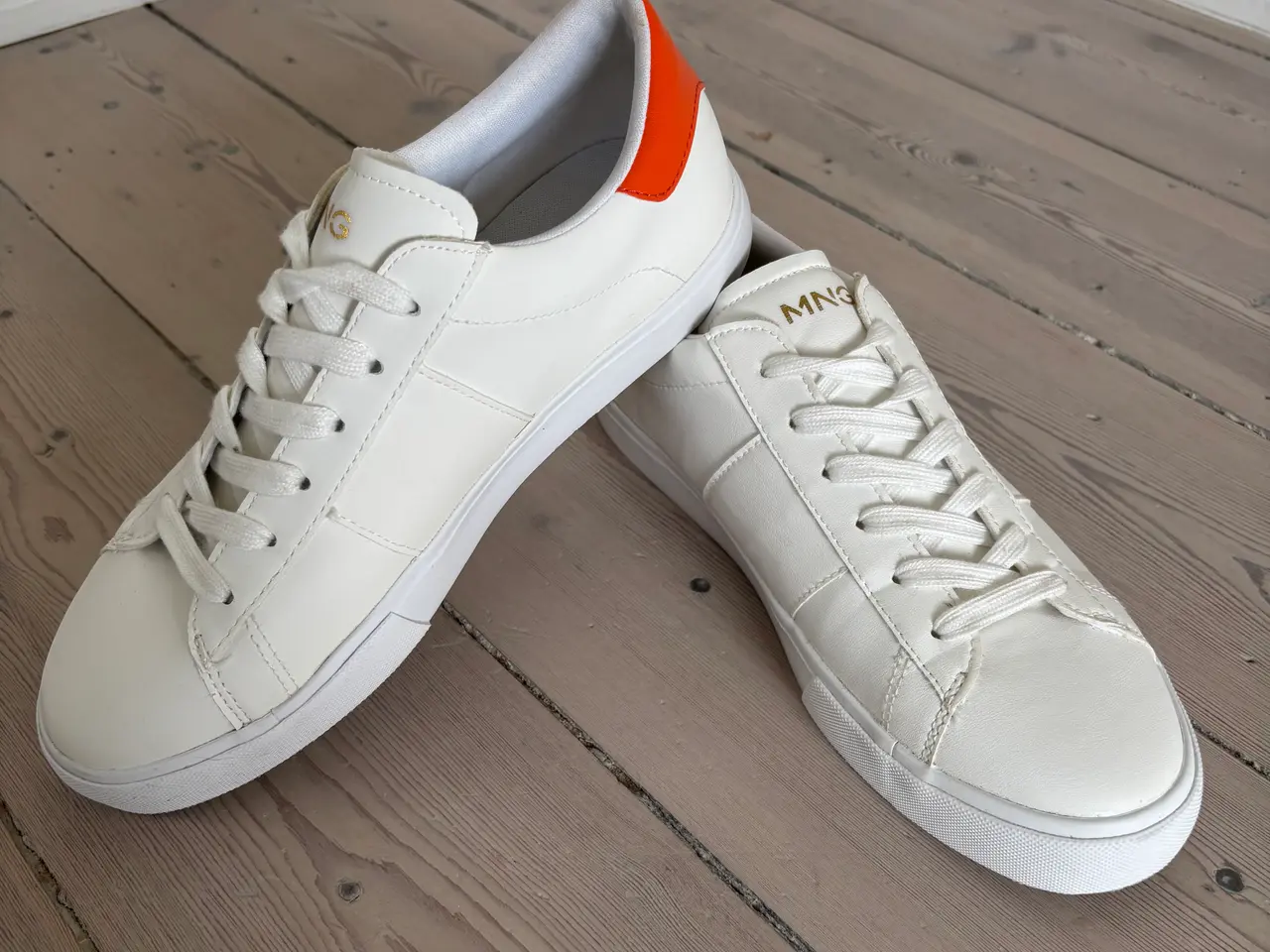 Billede 3 - Hvid sneakers str. 39