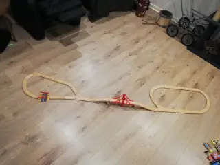 Togbane i træ 
