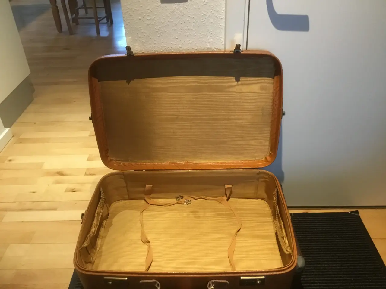 Billede 1 - Fin Gammel kuffert