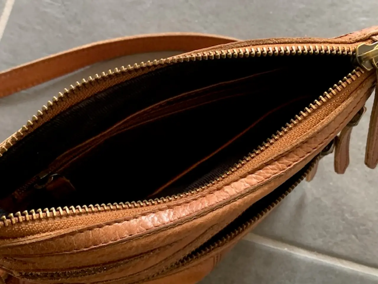 Billede 7 - Crossover RE: DESIGNED i blødt skind med mange rum