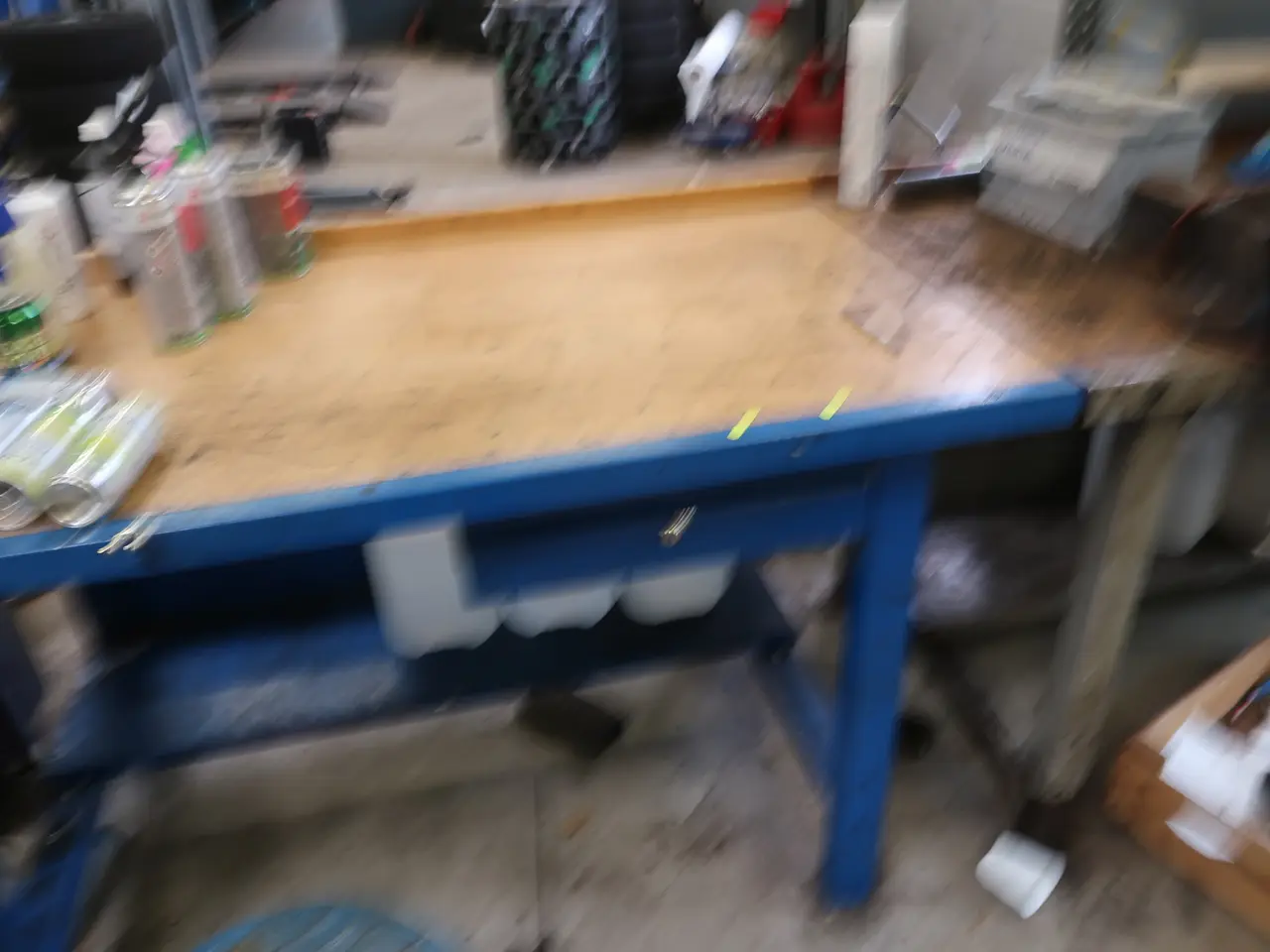 Billede 3 - Arbejdsbord med indhold