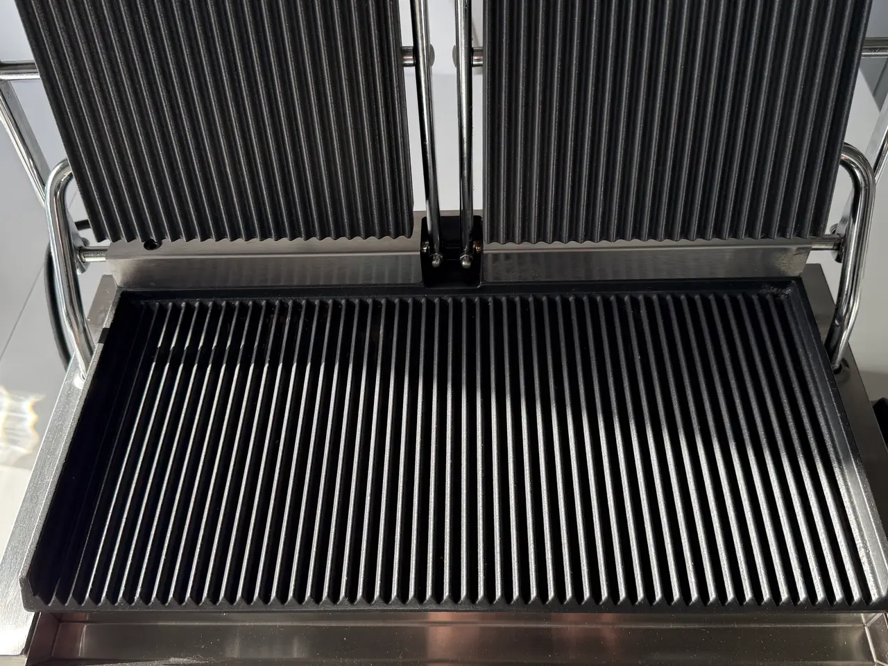 Billede 1 - professionel dobbelt panini- og kontaktgrill HENDI