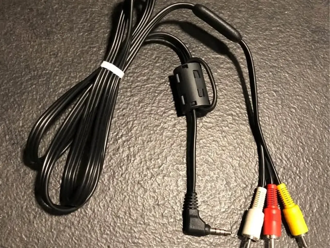Billede 1 - AV-kabel