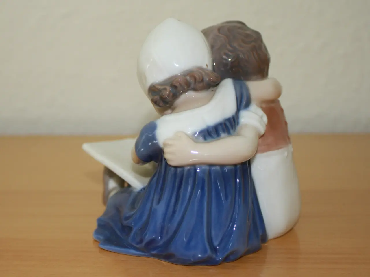 Billede 3 - Læsende børn, figur fra Bing og Grøndahl