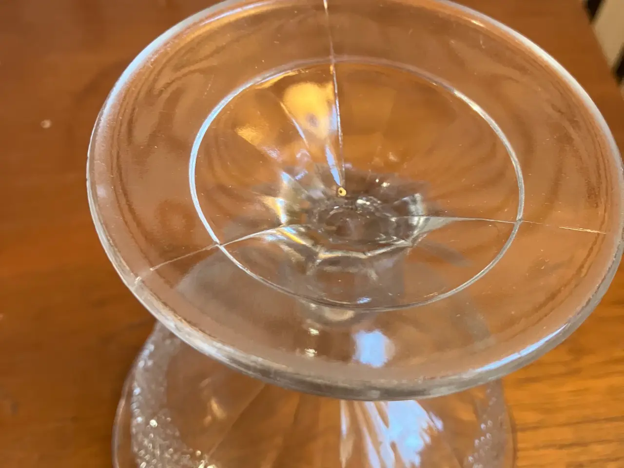 Billede 2 - Gammel sukkerskål i presset glas.