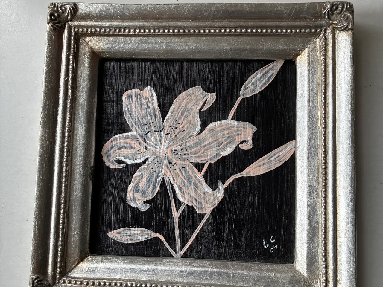 Billede 1 - Maleri med blomst og sølv ramme (signeret)