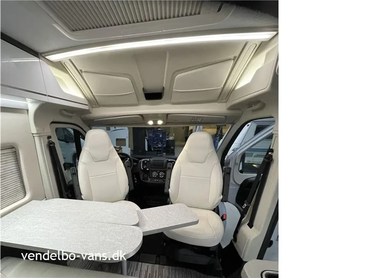 Billede 25 - 2022 - McLouis Menfys Van 04 Prestige Matic Det er CamperVan topudgaven med masser af udstyr - Prestige Matic