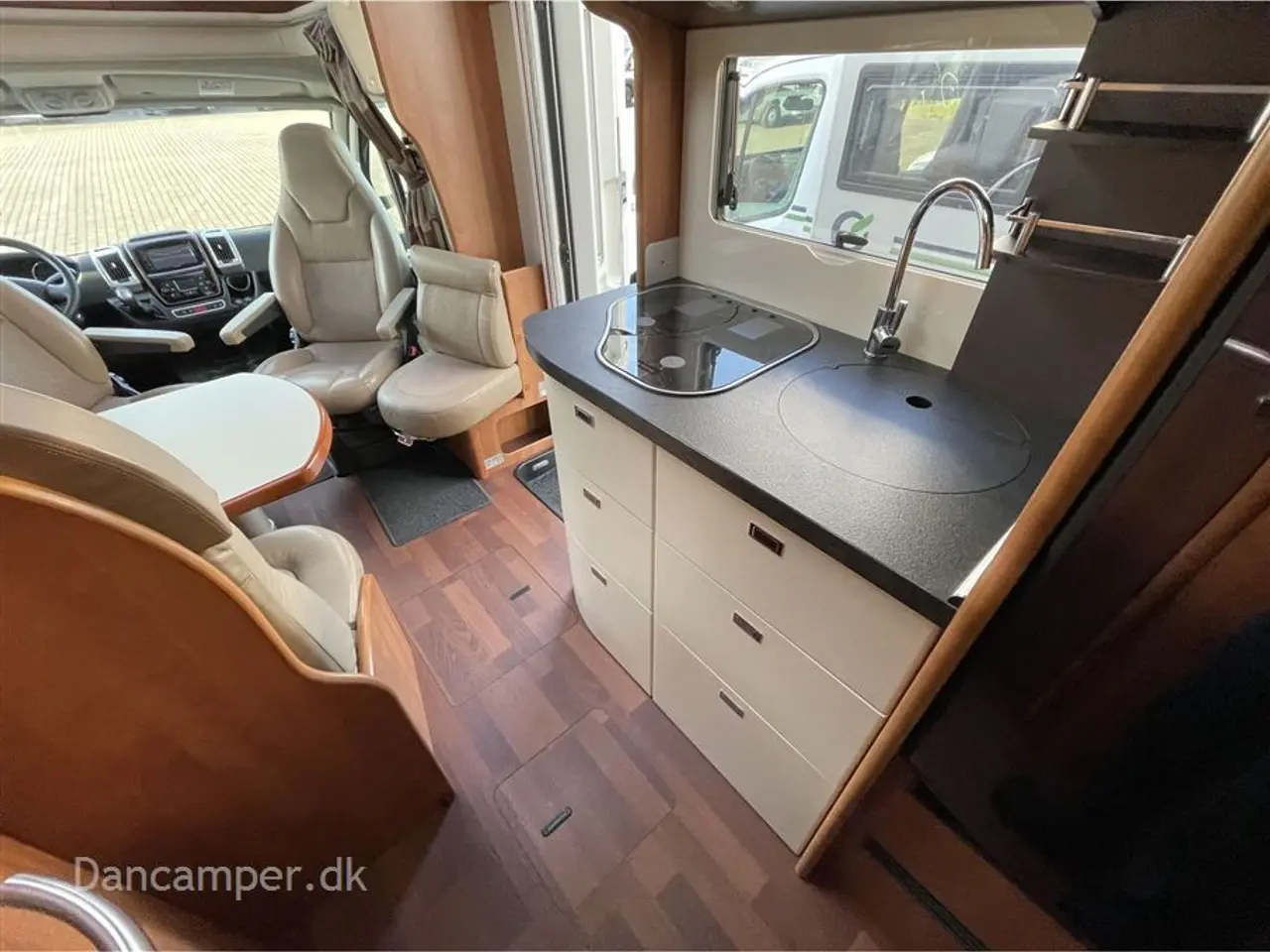 Billede 18 - 2016 - Carthago c-tourer T143 LE Luksus camper - med enkeltsenge og automatgear.