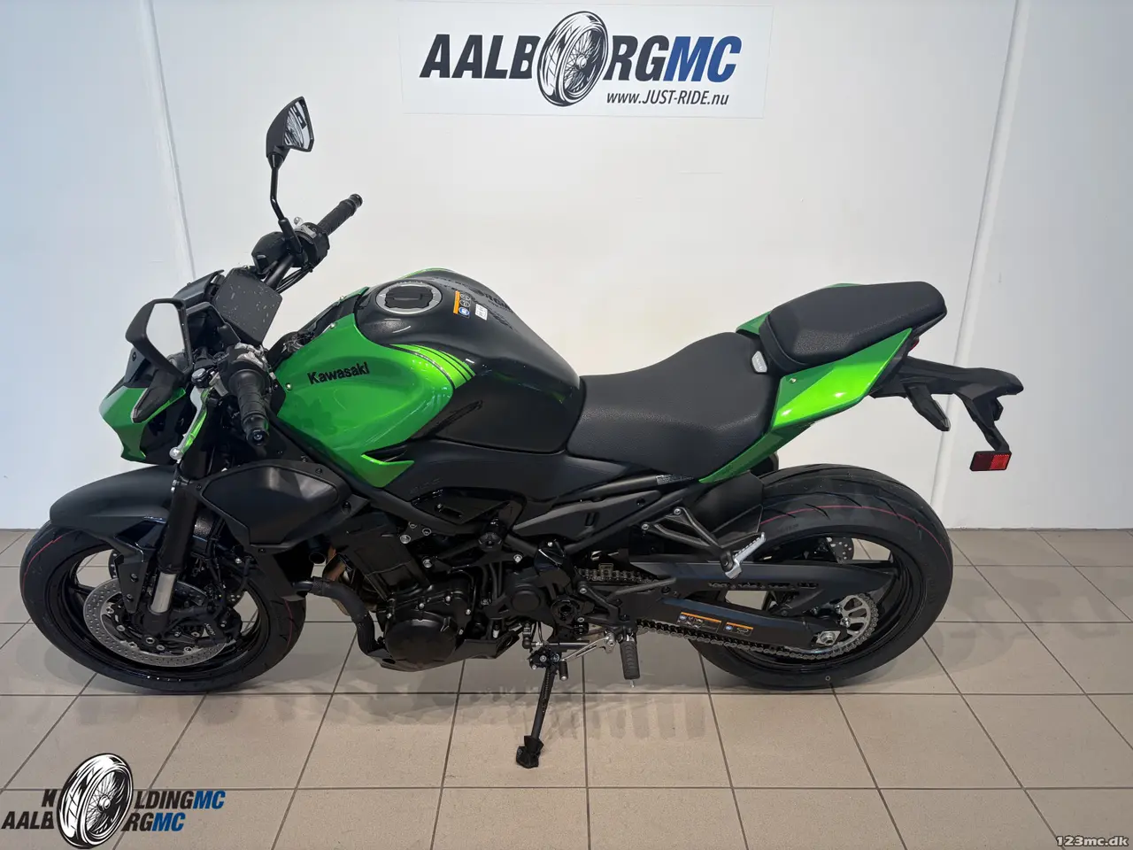 Billede 2 - Kawasaki Z 900 Candy Lime Green / Metallic Carbon Gray