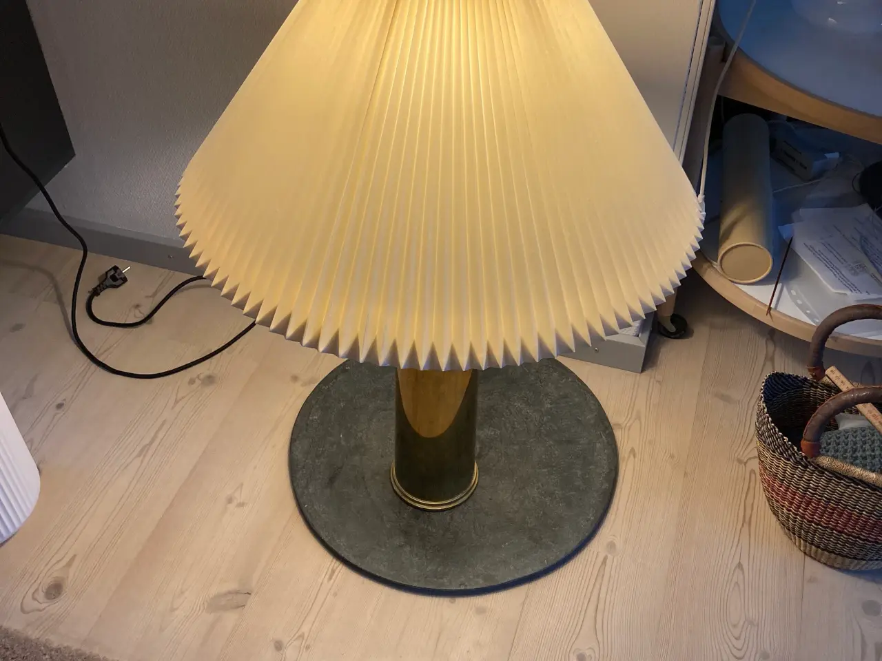 Billede 2 - Gulvlampe med leklintskærm