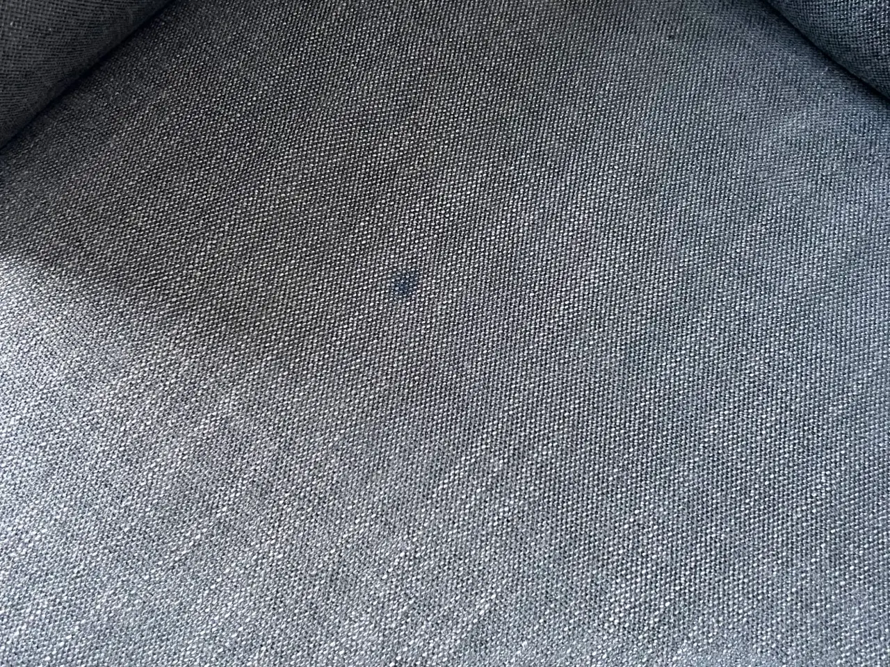 Billede 3 - Flot og rummelig sofa
