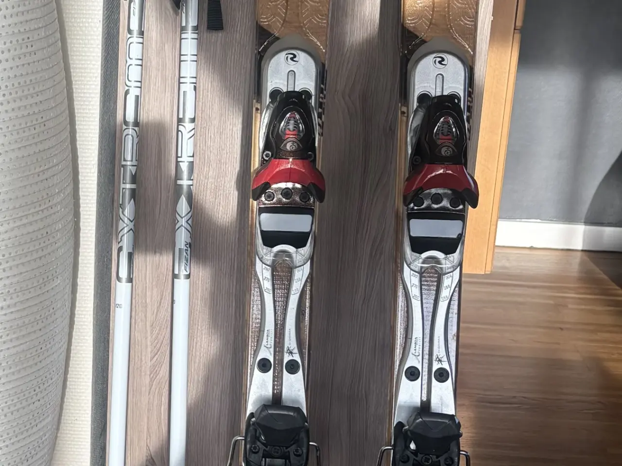 Billede 2 - Alpin Carving ski + stave og støvler