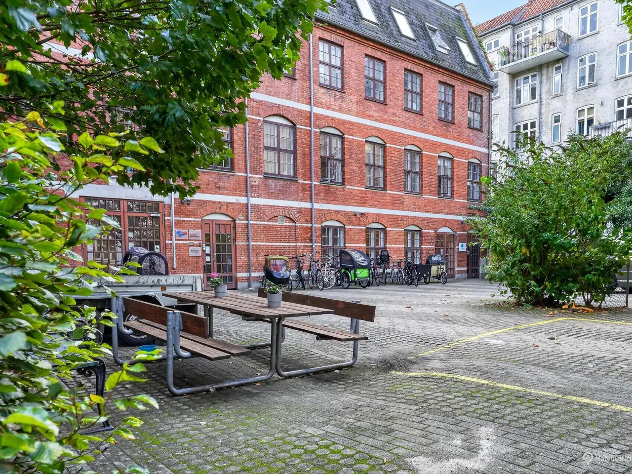 Billede 20 - Herskabeligt og renoveret med grøn gård ─ lige overfor Værnedamsvej
