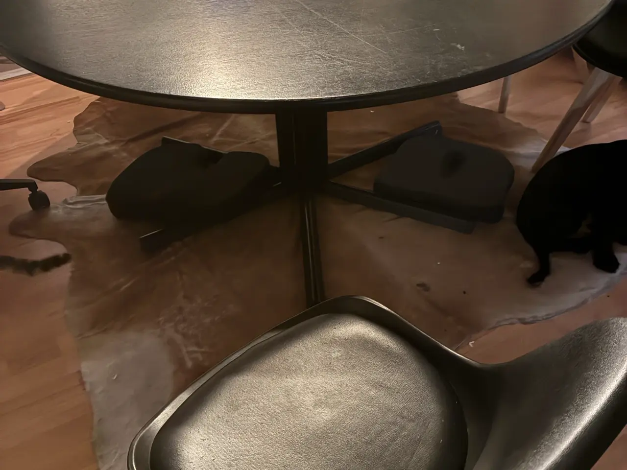 Billede 7 - Stabilt spisebord 150ø evt med 8 stole 