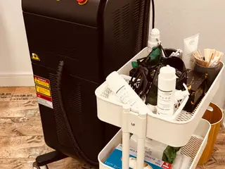 Diode Laser System + Rullebord m/indhold SHANDONG HUAMEI TECHNOLOGY HM-DL900
