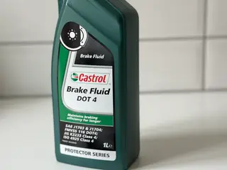Bremsevæsketester + Castrol DOT 4 bremsevæske 1L