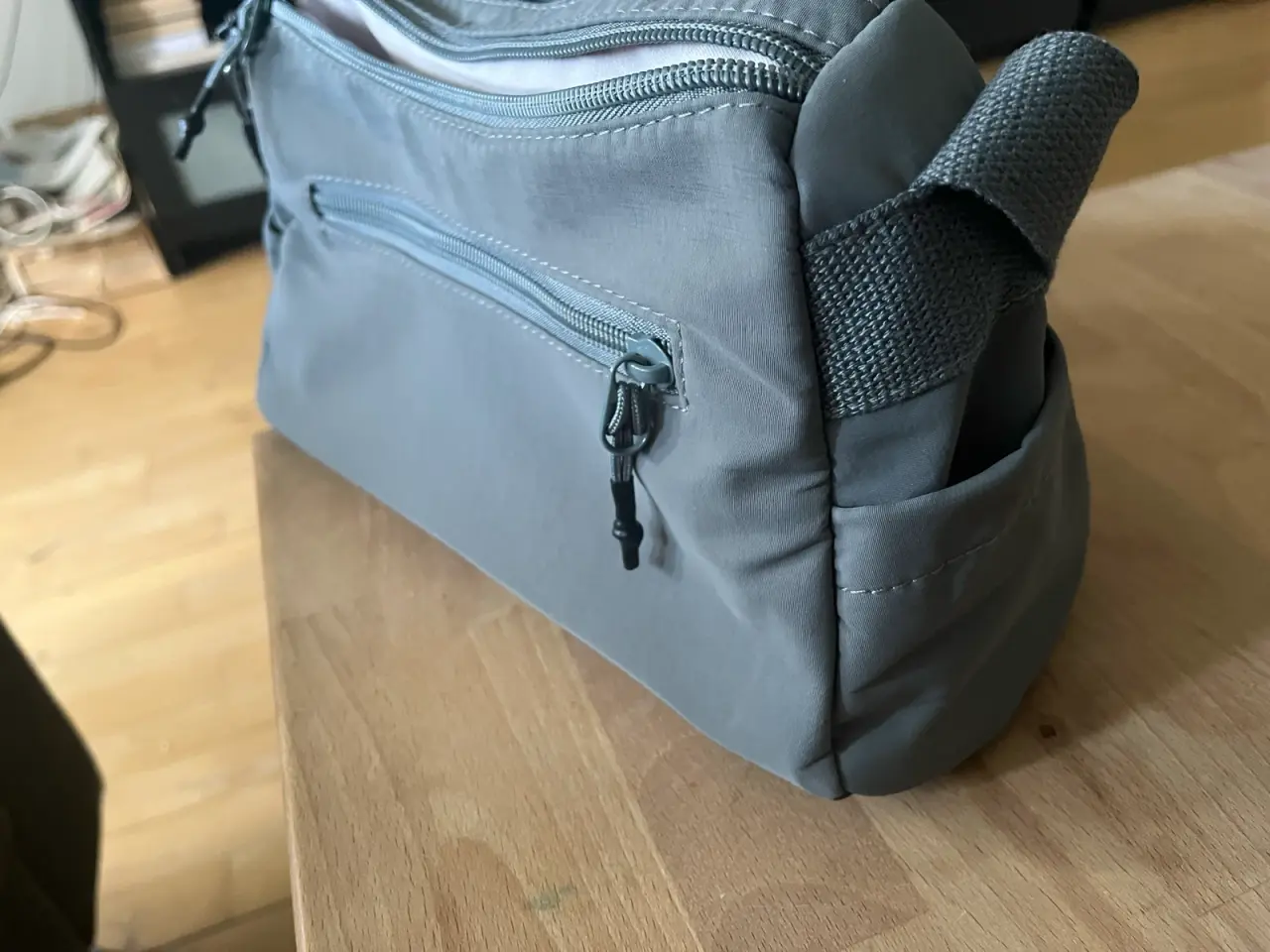Billede 6 - Lille grå cross body taske