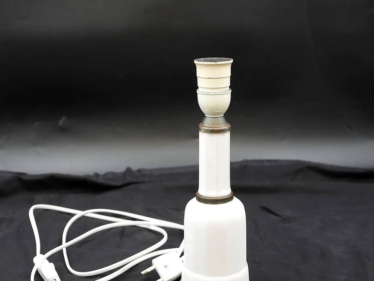 Billede 2 - Heiberg bordlampe i porcelæn og messing