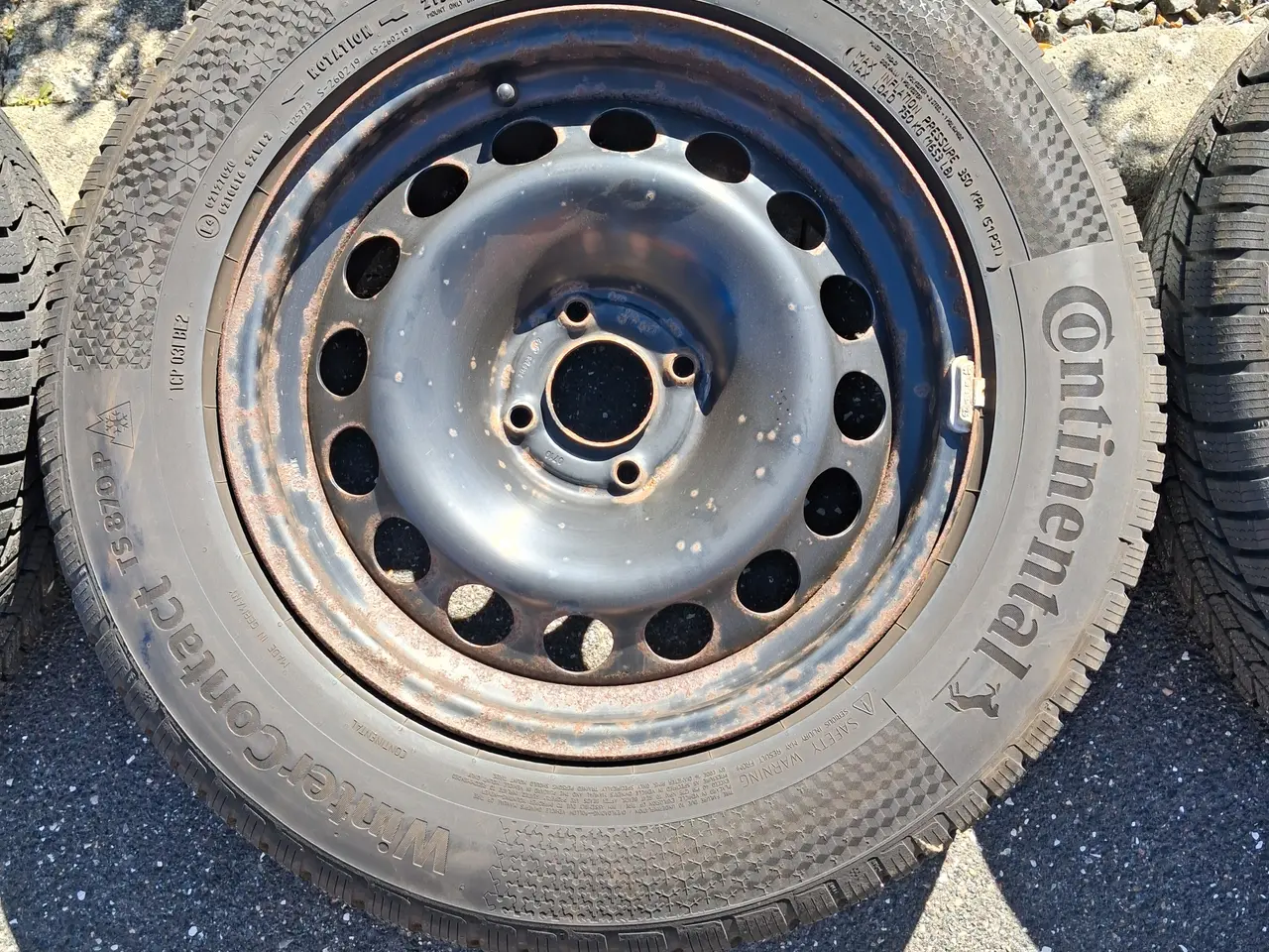 Billede 2 - 4 stk. Continental vinterdæk 215 65 r16 med fælge.