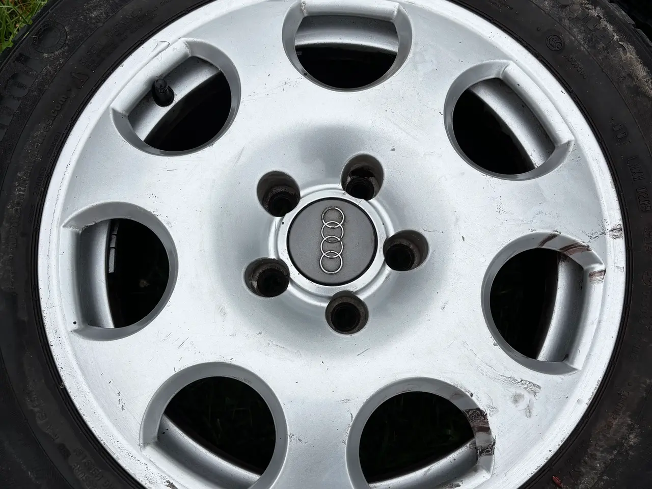 Billede 2 - Audi alufælge str 7x16 ET 15 dårlige dæk