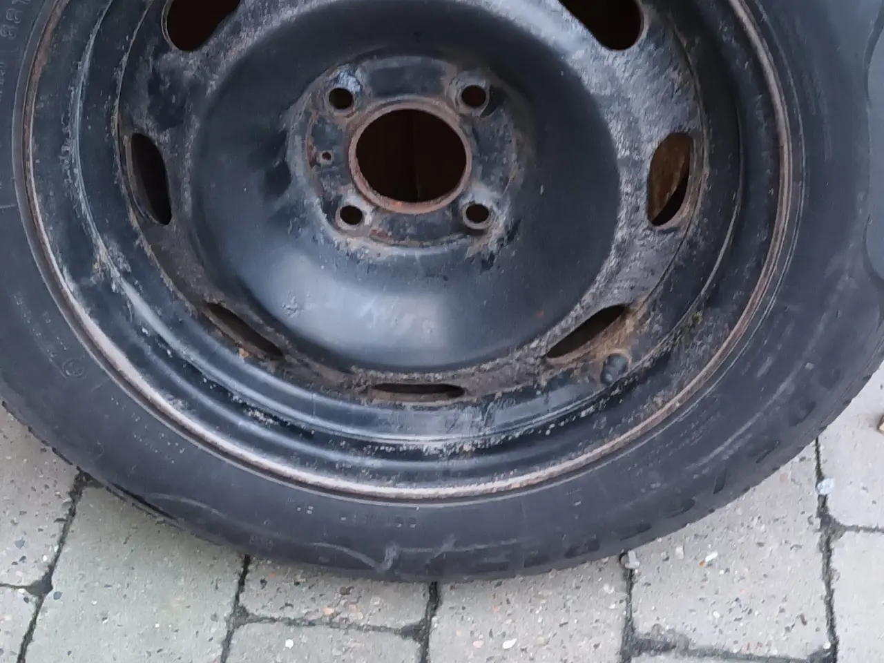 Billede 2 - Vinterdæk på stålfælge til Citroen C3
