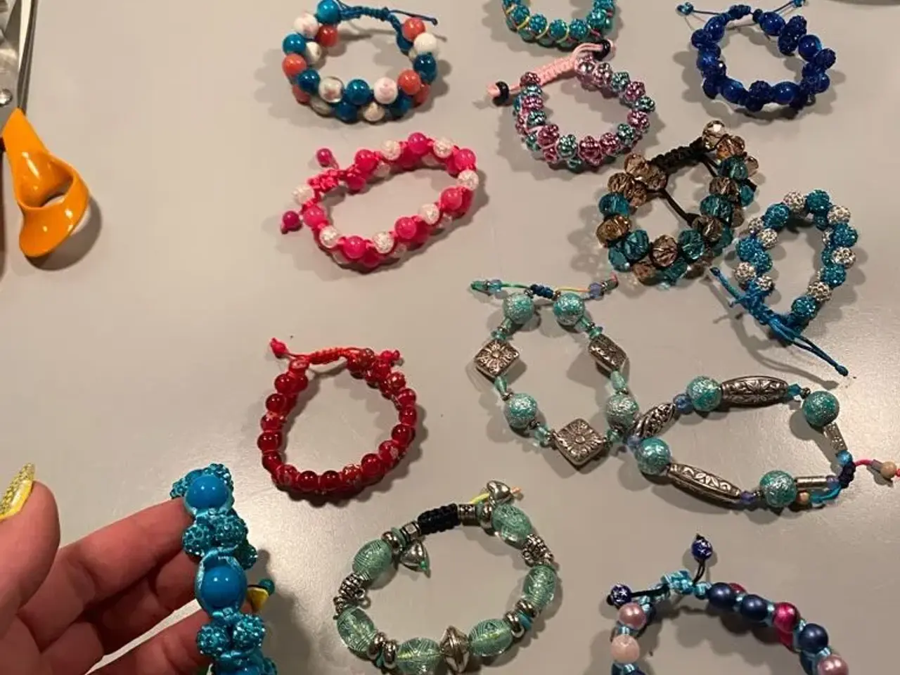 Billede 1 - Nye knyttede armbånd