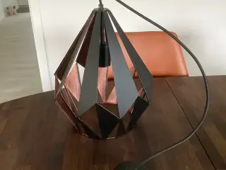 Sort spisebords lampe