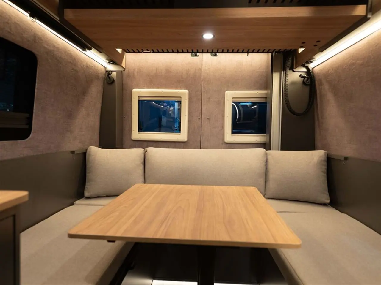 Billede 16 - 2027 - Nomade Nation Space S STEALTH VAN MED LOUNGE I SKANDINAVISK DESIGN