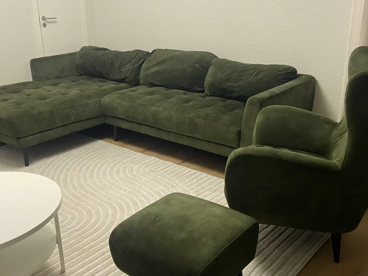 Billede 1 - Hjørnesofa med stole og skammel