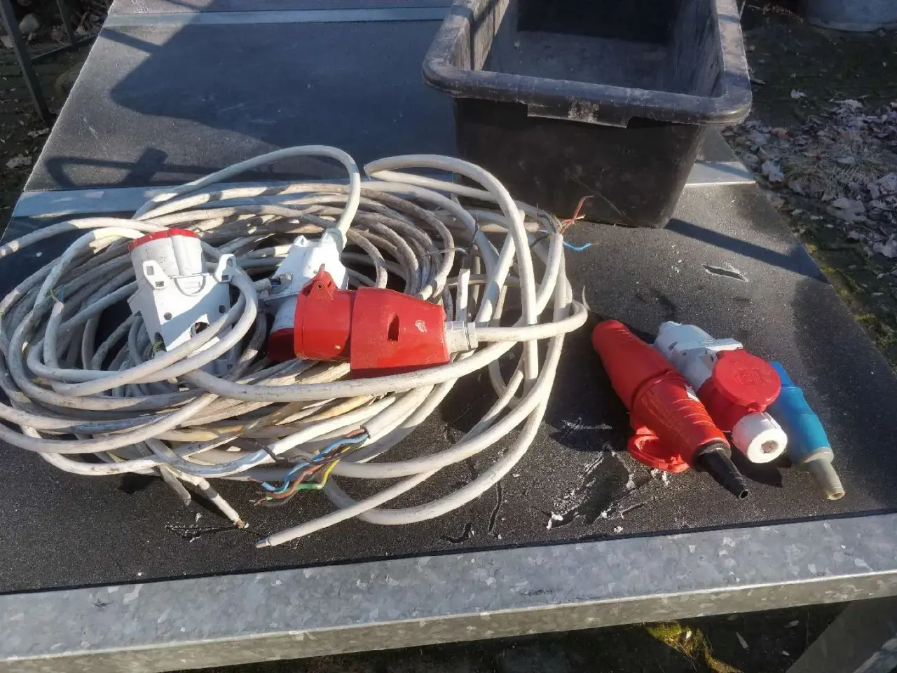 Billede 1 - Vægudtag / Kraftstik med div kabel og dåse 2 goo e