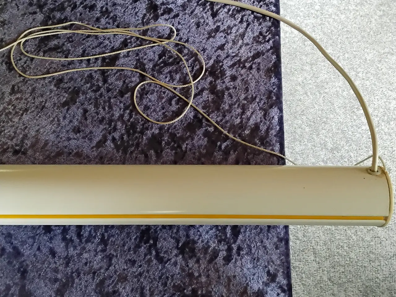 Billede 8 - Retro loftslampe hvid m/org gule bånd på siden