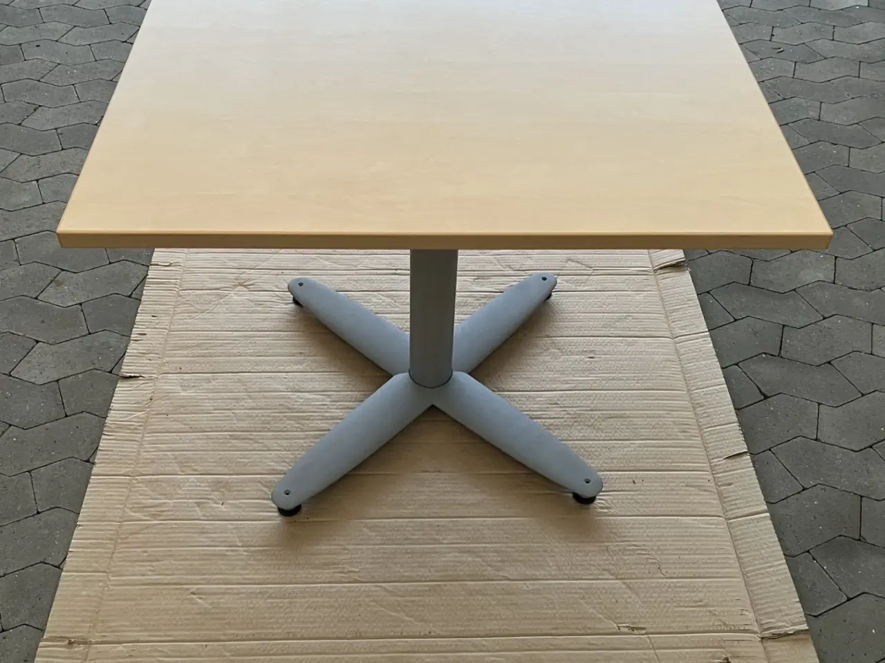 Billede 1 - Bord i bøg 80x80  højde 72
