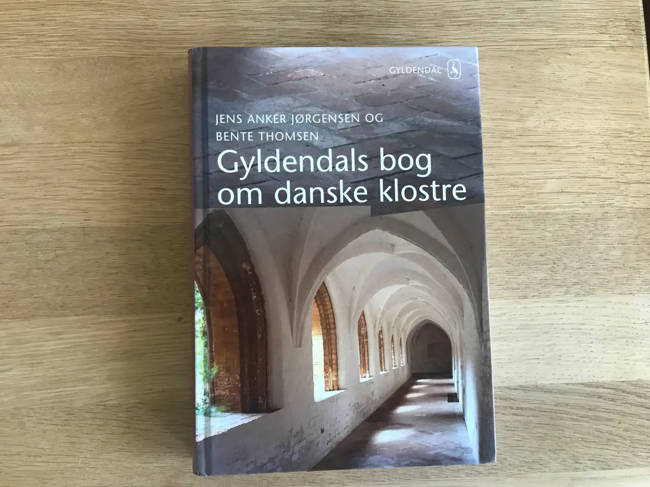Billede 1 - Gyldendals bog om danske klostre