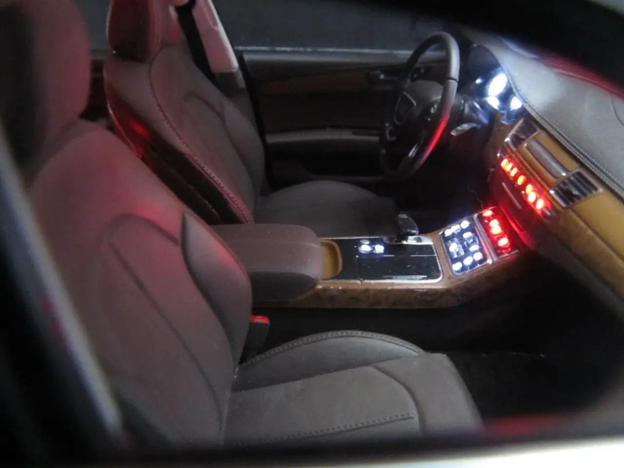 Billede 5 - 2010 Audi A8L W12 LED lys og Panoramatag 1:18