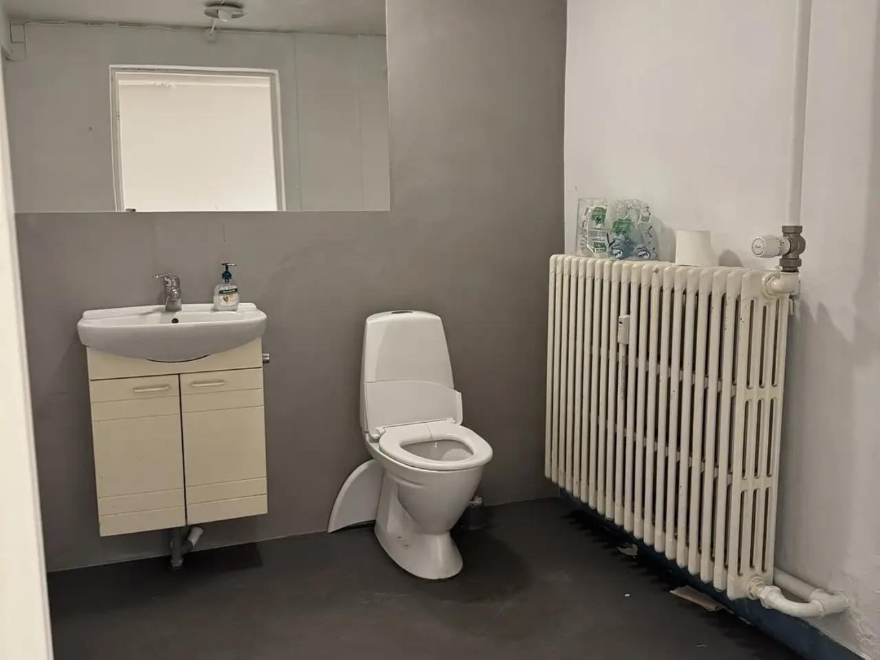 Billede 9 - Kælderlokaler til leje i høj kælder.