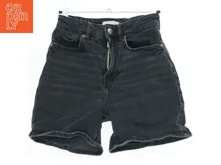 Sort jeansshorts fra H&M (str. 140)