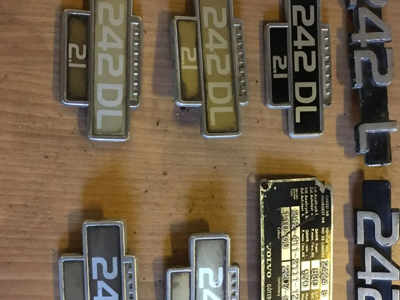 Billede 1 - Volvo 242 emblemer