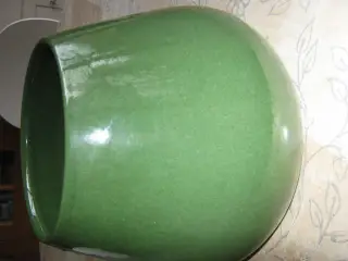 Vase i jægergrøn keramik