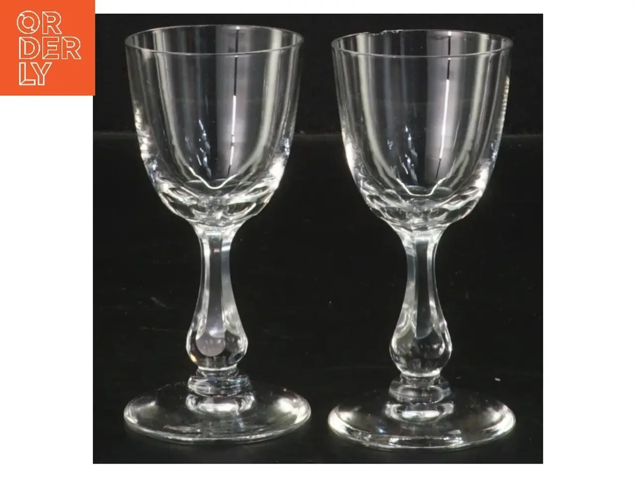 Billede 1 - To snapseglas med flot stilk (str. 10x4,5 cm)
