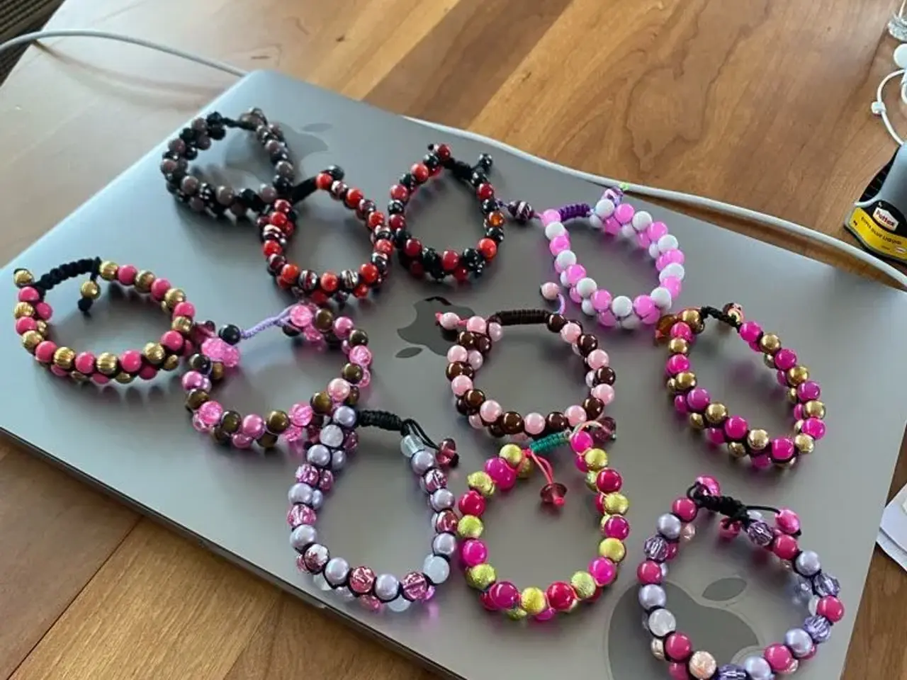 Billede 1 - Nye knyttede armbånd