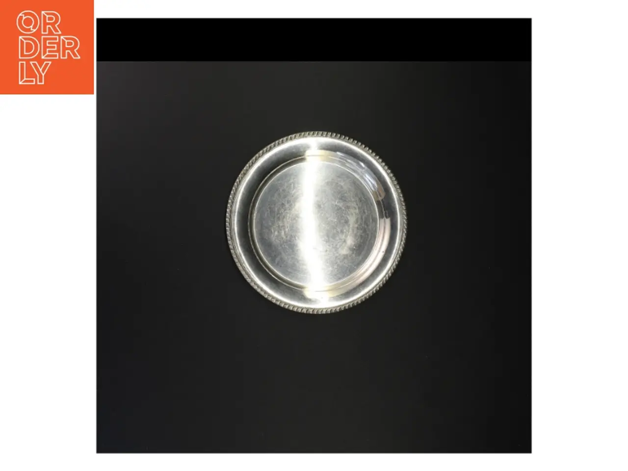 Billede 3 - Sølvfarvet serveringsbakke (str. Diameter 19 cm)