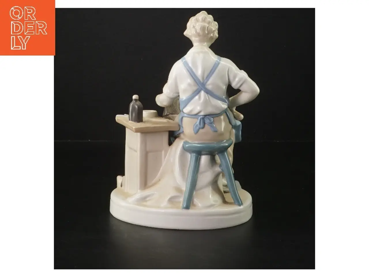 Billede 2 - Porcelænsfigur af skomager (str. 21 cm)