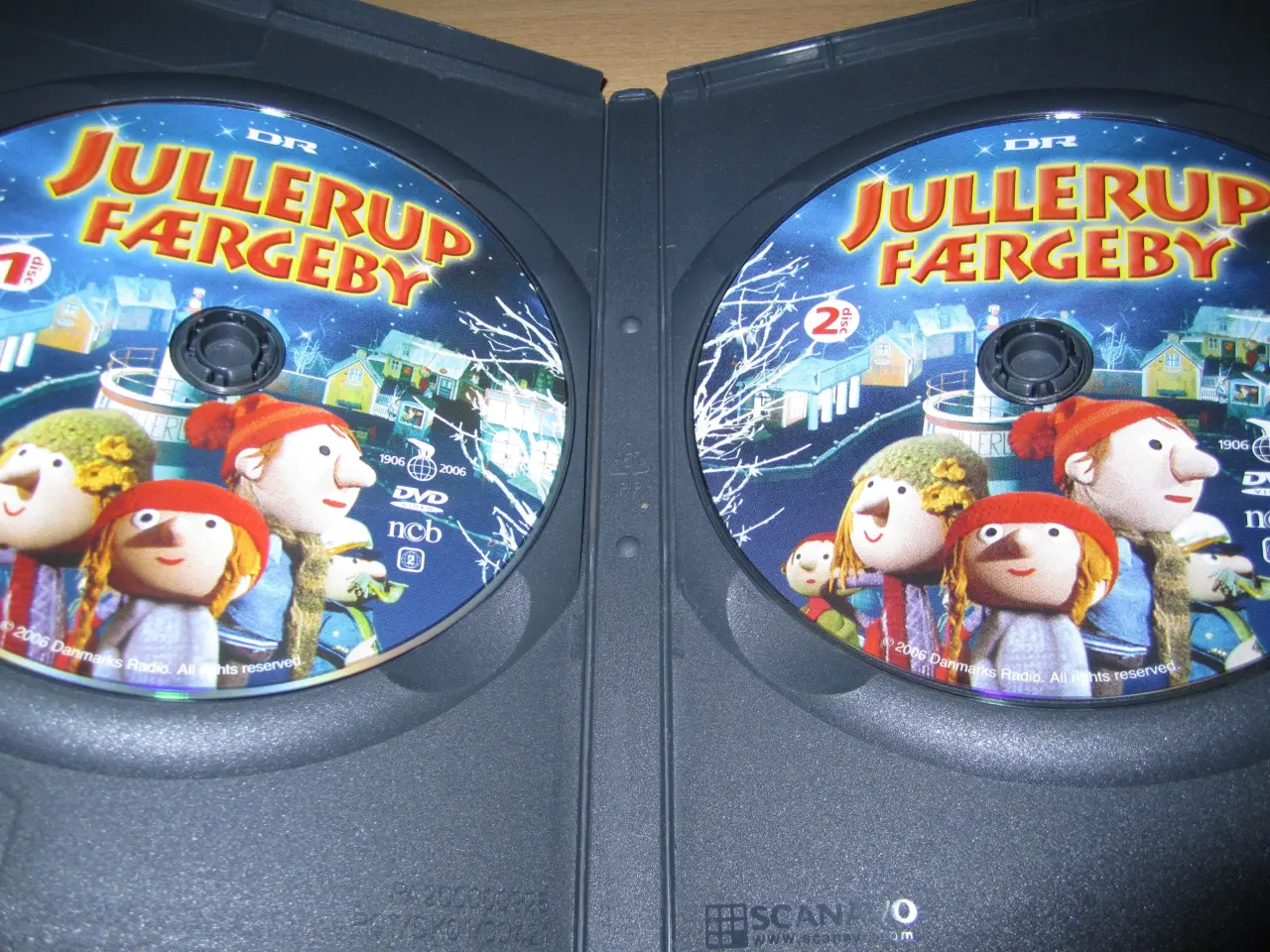 Billede 2 - JULEKALENDER. Jullerup Færgeby.
