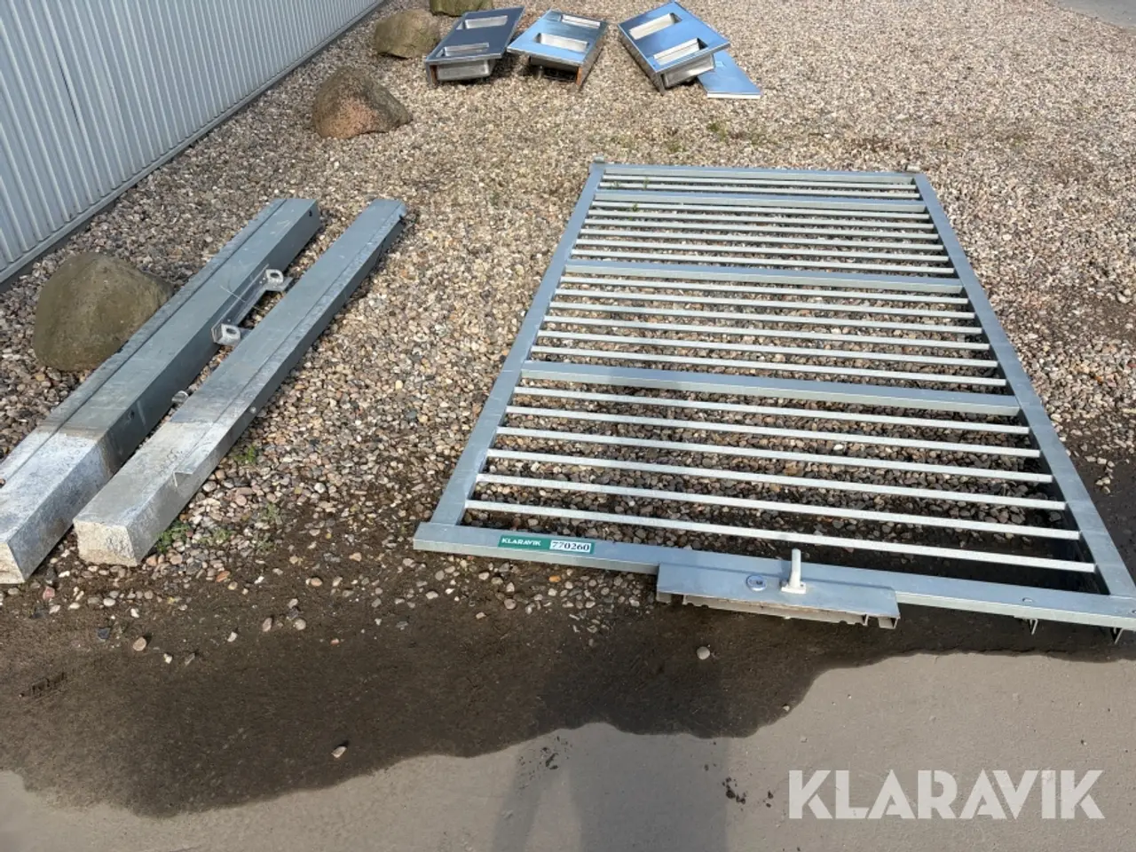 Billede 4 - Gitterport med stolper