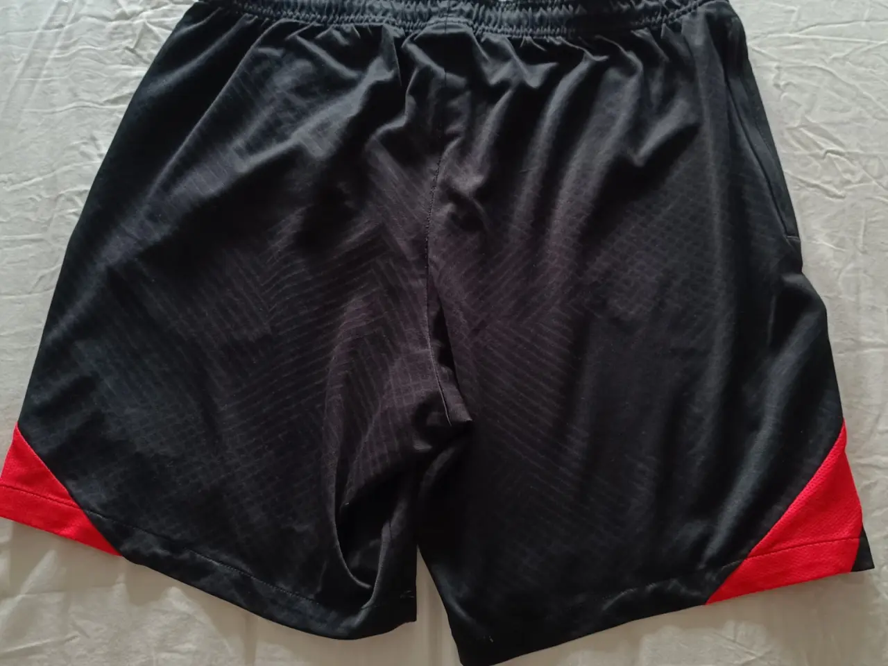 Billede 6 - Liverpool fodboldsæt t-shirt + shorts