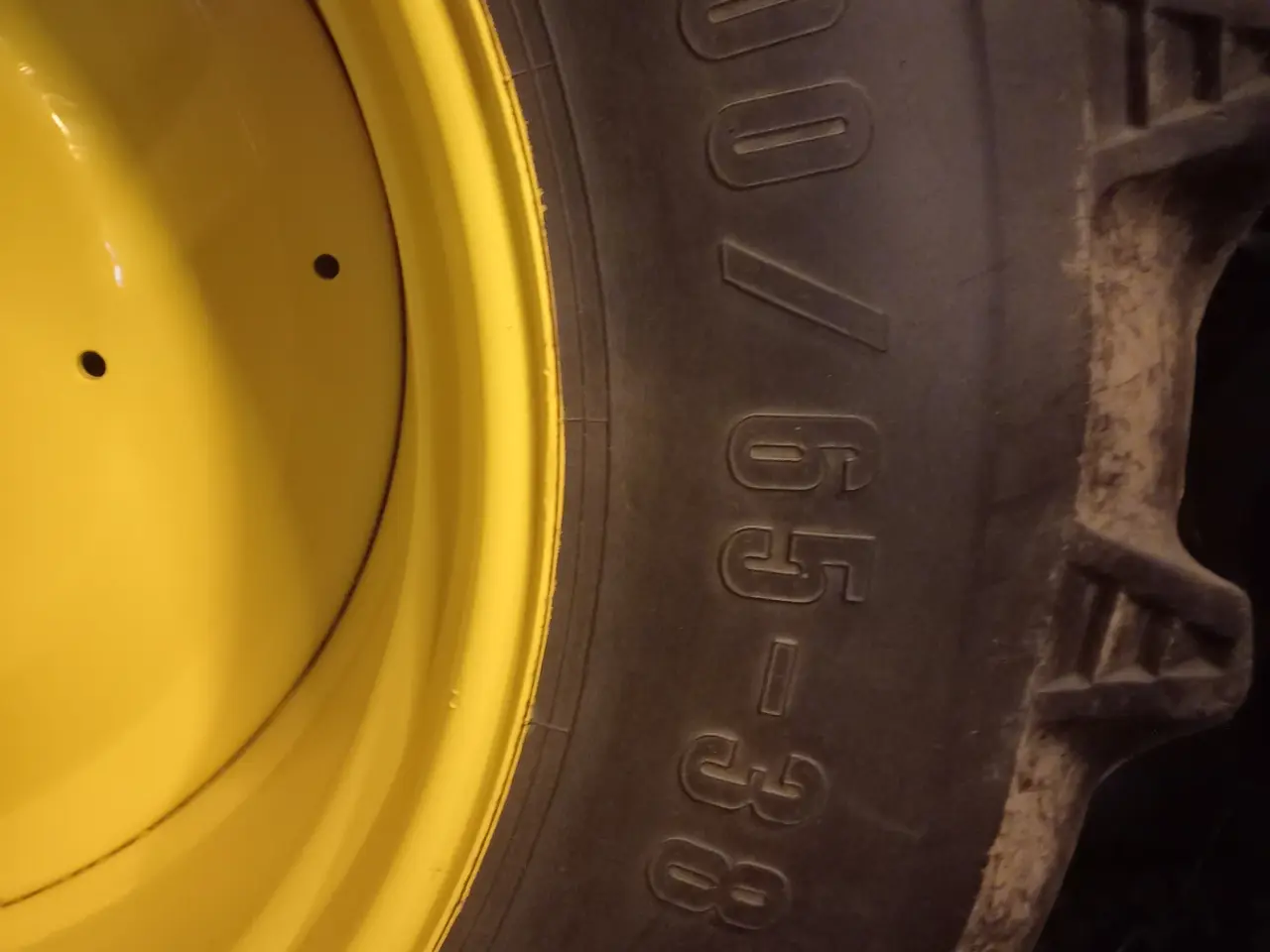 Billede 1 - Brede dæk til sprøjte.