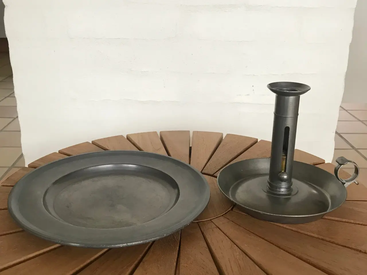 Billede 1 - Antik tin kammer lysestage samt fad dia. 24 cm 