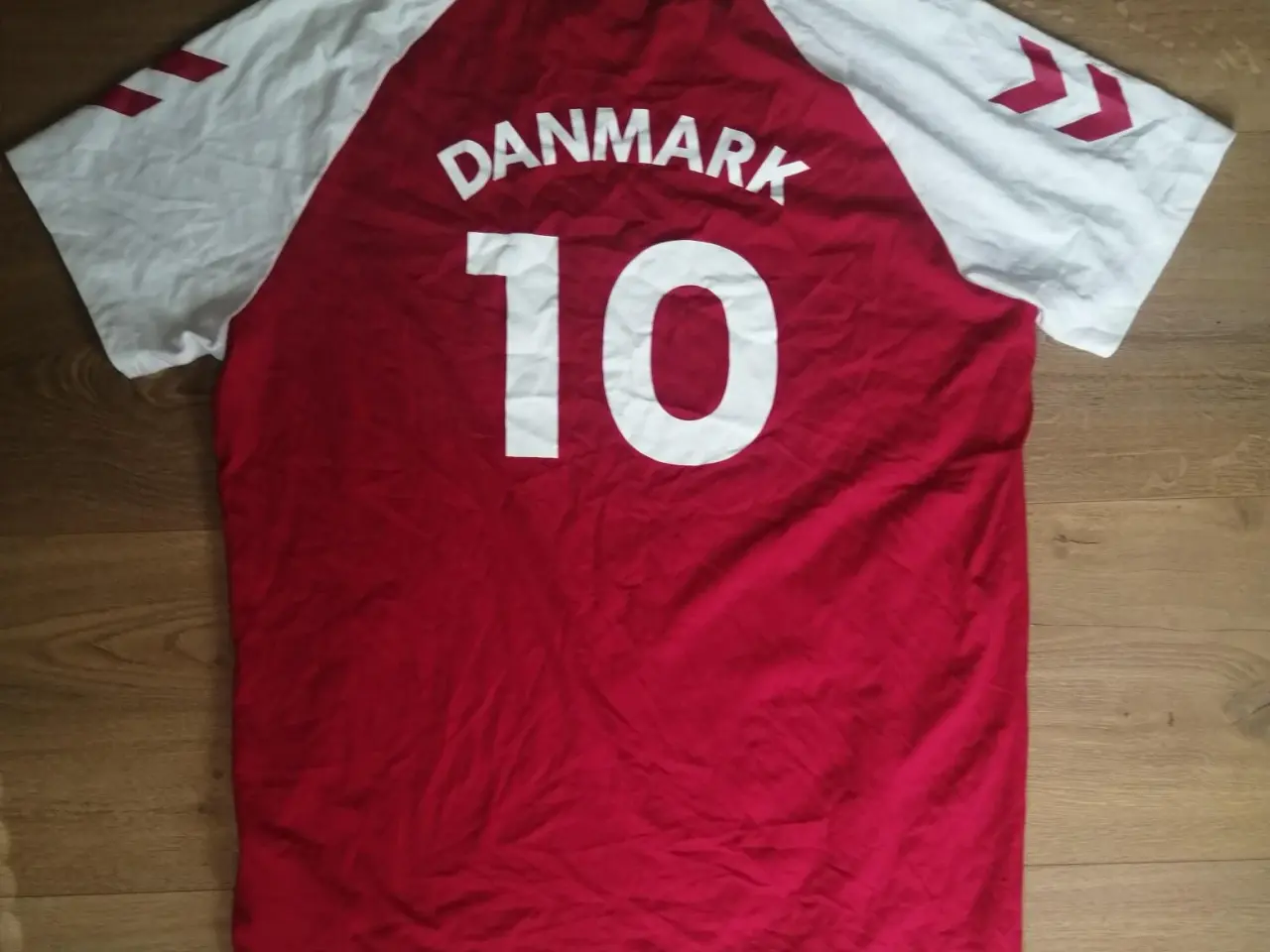 Billede 2 - DANMARK TRØJE NR. 10, HUMMEL, SOM NY